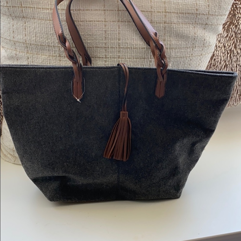Large tote - Picture 2 of 9